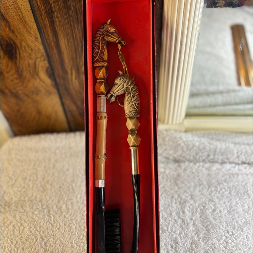 Elegant Horse Head Grooming Brush Set